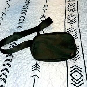 Lululemon Everywhere Belt Bag 1L